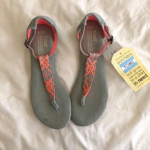 Toms sandals NWT